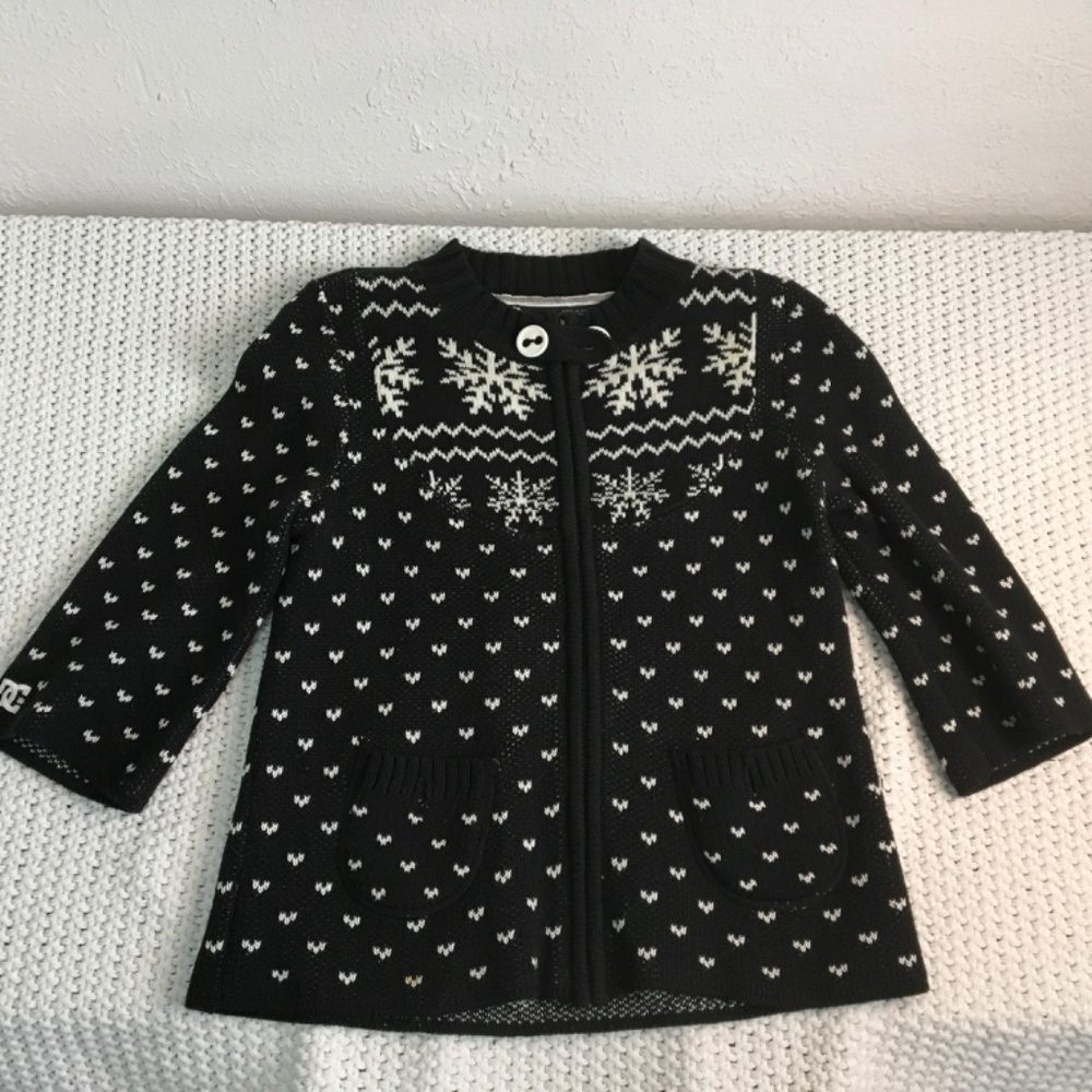 DC WOMAN SNOWFLAKE ZIP UP SWEATER SIZE SMALL PETITE BLACK AND WHITE